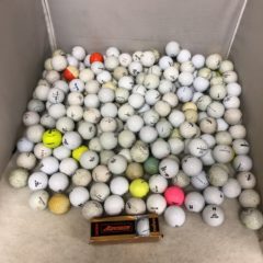 大量のゴルフボール